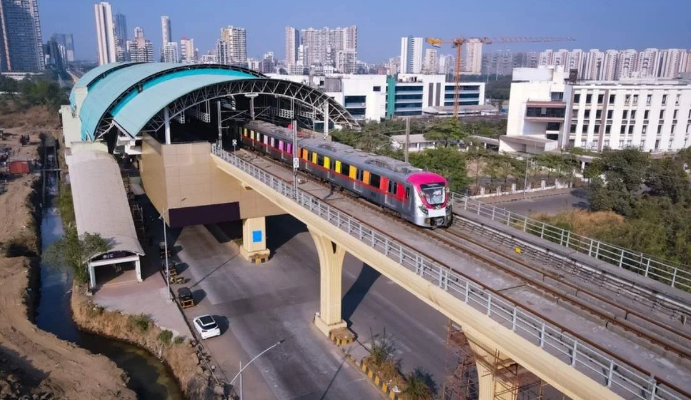 Metro station to qutub minar distance