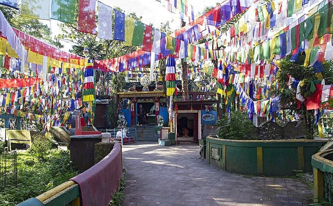 How to Reach Darjeeling Temple by Road