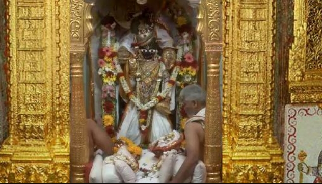 Pooja Offerings at Dakor Temple